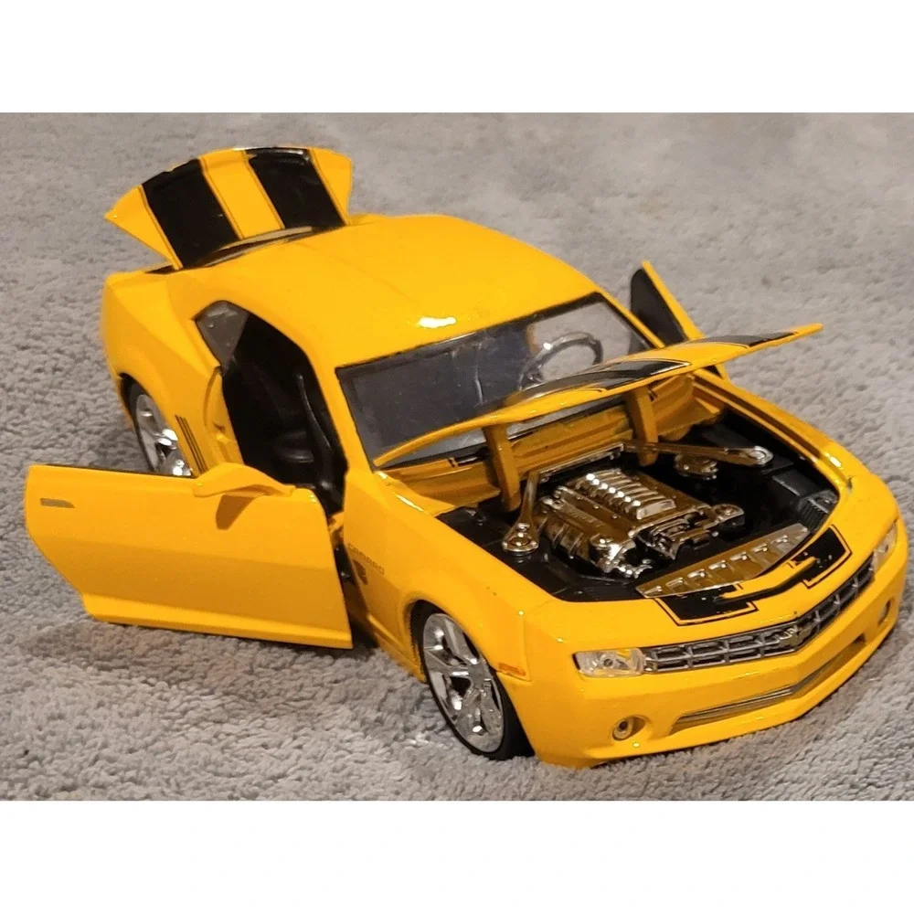 Jada 2006 Chevrolet Camaro Concept Bumblebee Yellow Diecast Model Car